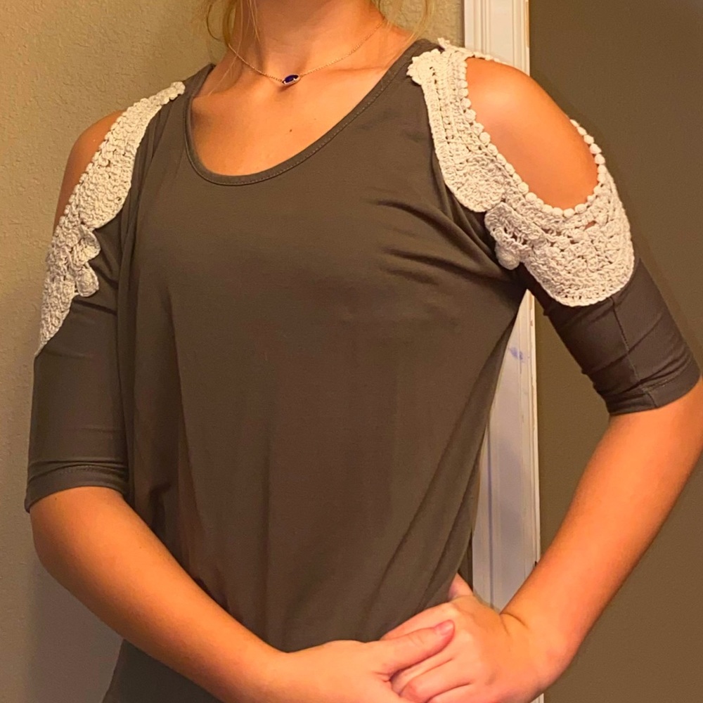 Rue 21 ash green shirt its a M but fits like a S